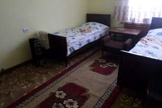 Отели типа «постель и завтрак» Spandaryan House Ехегнадзор Просторный двухместный номер с 2 отдельными кроватями-4